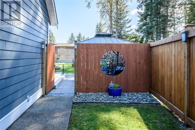 269 Spindrift Rd, House detached with 4 bedrooms, 3 bathrooms and 6 parking in Comox Valley A BC | Image 2