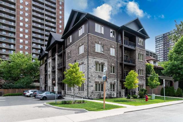 104 - 208 Bold St, Condo with 2 bedrooms, 1 bathrooms and 1 parking in Hamilton ON | Image 1