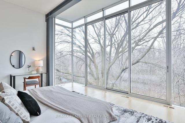 561 Arlington Ave, House detached with 3 bedrooms, 4 bathrooms and 1 parking in Toronto ON | Image 21