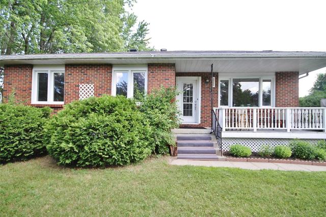 3255 Elizabeth St, House detached with 3 bedrooms, 1 bathrooms and 4 parking in Ottawa ON | Image 1