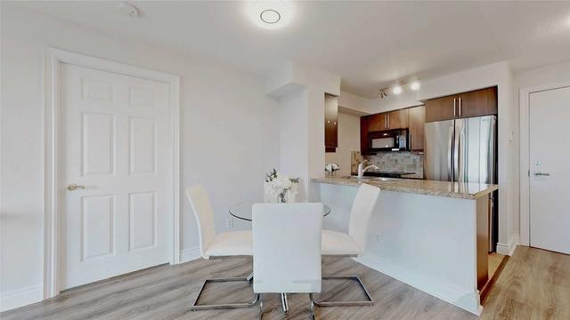 928 - 25 Greenview Ave, Condo with 2 bedrooms, 2 bathrooms and 1 parking in Toronto ON | Image 4