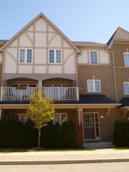 7 - 2361 Parkhaven Blvd, Townhouse with 2 bedrooms, 3 bathrooms and null parking in Oakville ON | Image 1