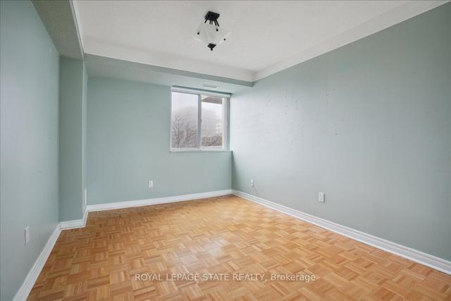 404 - 301 Frances Ave, Condo with 3 bedrooms, 2 bathrooms and 1 parking in Hamilton ON | Image 11