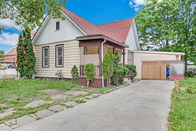 868 Tuscarora St, House detached with 3 bedrooms, 2 bathrooms and 4 parking in Windsor ON | Image 1