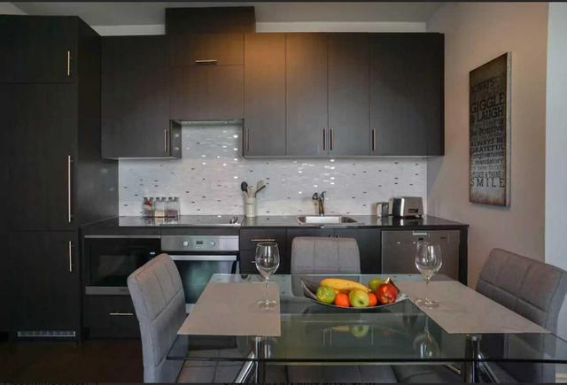 814 - 23 Glebe Rd W, Condo with 2 bedrooms, 2 bathrooms and 1 parking in Toronto ON | Image 5