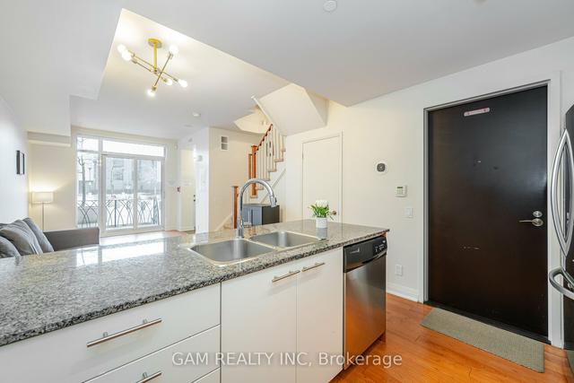 th 103 - 1 Valhalla Inn Rd, Townhouse with 3 bedrooms, 3 bathrooms and 1 parking in Toronto ON | Image 3