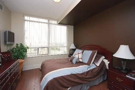 1136 - 3888 Duke Of York Blvd, Condo with 1 bedrooms, 1 bathrooms and 1 parking in Mississauga ON | Image 6