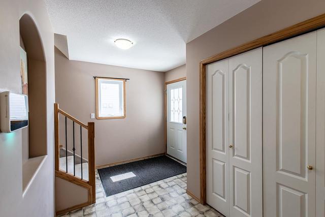 491 Sierra Boulevard Sw, House detached with 4 bedrooms, 3 bathrooms and 5 parking in Medicine Hat AB | Image 2