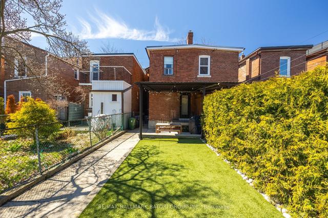 789 Manning Ave, House attached with 3 bedrooms, 2 bathrooms and 2 parking in Toronto ON | Image 32