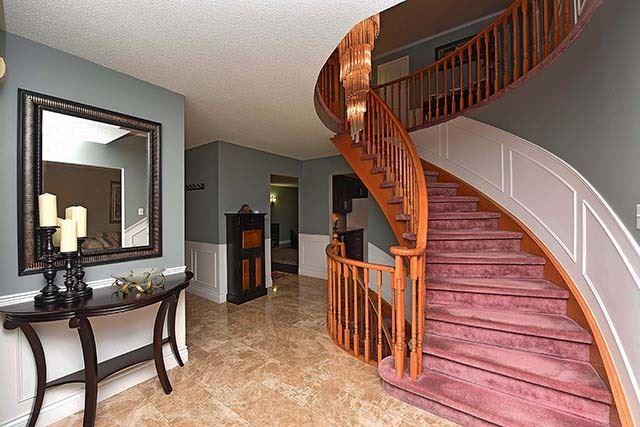 218 Langstaff Rd W, House detached with 4 bedrooms, 3 bathrooms and 6 parking in Richmond Hill ON | Image 3