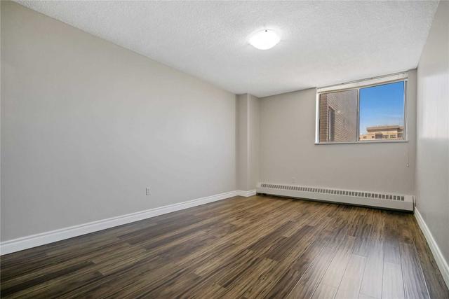 1907 - 340 Dixon Rd, Condo with 3 bedrooms, 2 bathrooms and 1 parking in Toronto ON | Image 11