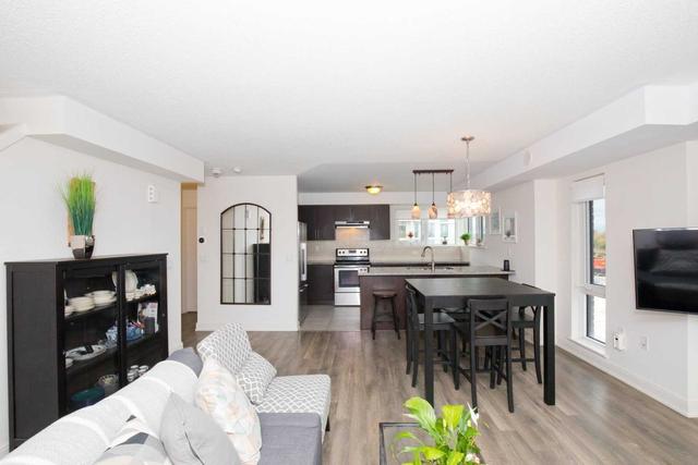 102 - 100 Dufay Rd, Townhouse with 3 bedrooms, 2 bathrooms and 2 parking in Brampton ON | Image 3