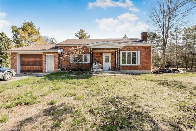 670 Huron Road, House detached with 2 bedrooms, 1 bathrooms and 4 parking in South Bruce Peninsula ON | Image 1
