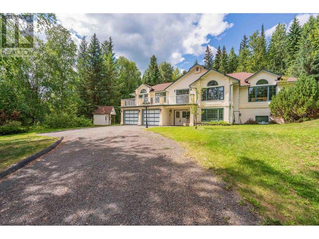 9094 North Nechako Road, House detached with 6 bedrooms, 3 bathrooms and null parking in Prince George BC | Image 2