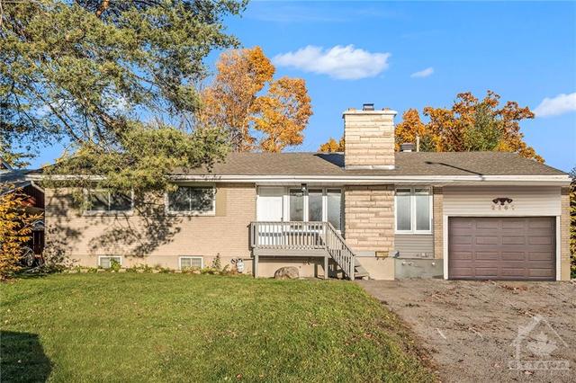 2167 Audrey Avenue, House detached with 5 bedrooms, 3 bathrooms and 5 parking in Ottawa ON | Image 2