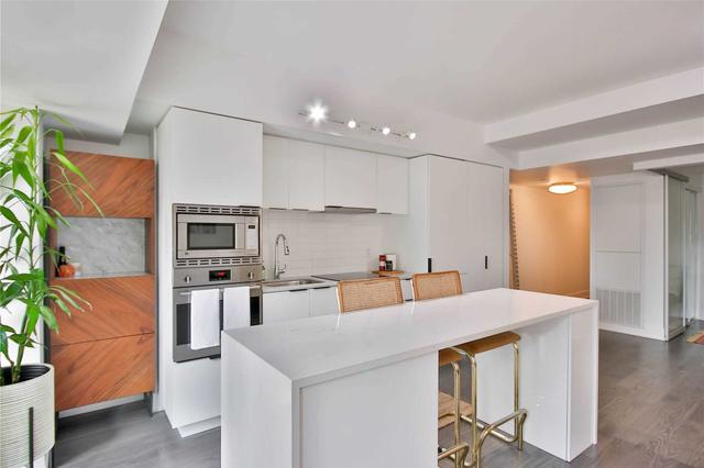 515 - 955 Bay St, Condo with 2 bedrooms, 1 bathrooms and 1 parking in Toronto ON | Image 5