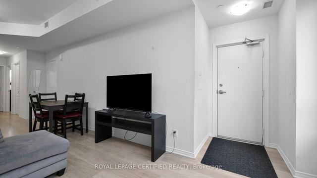 207 - 1100 Briar Hill Ave, Townhouse with 2 bedrooms, 1 bathrooms and 1 parking in Toronto ON | Image 2