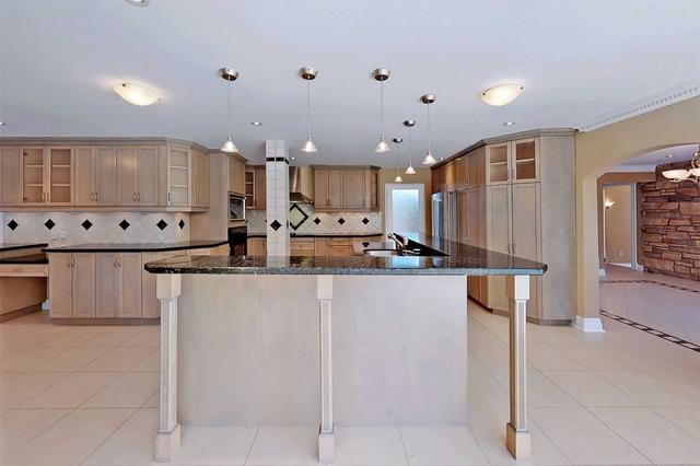 775 Woodland Acres Cres, House detached with 7 bedrooms, 10 bathrooms and 15 parking in Vaughan ON | Image 17