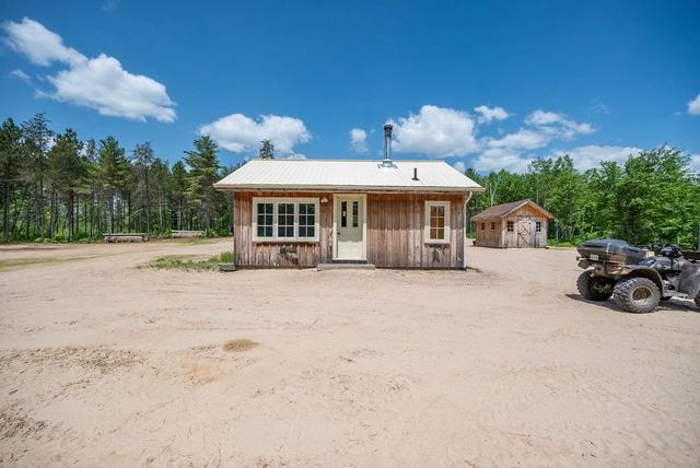 312 Leader Road, House detached with 1 bedrooms, 1 bathrooms and 50 parking in Laurentian Hills ON | Card Image