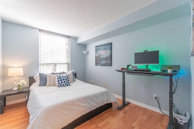 208 - 135 Hillcrest Ave, Condo with 2 bedrooms, 1 bathrooms and 1 parking in Mississauga ON | Image 13