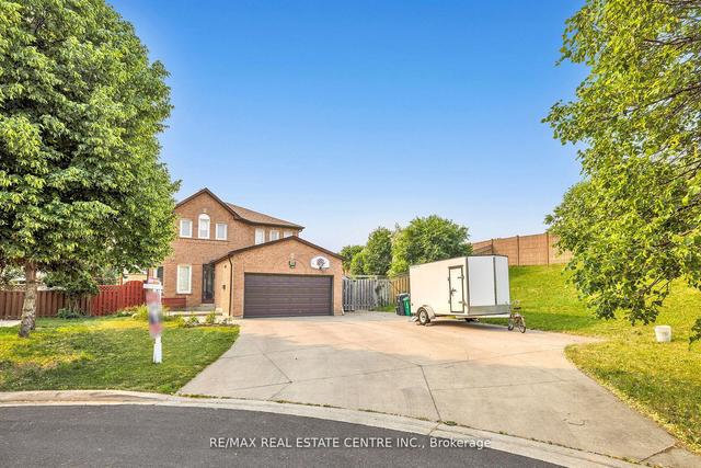 26 Nepean Pl, House detached with 4 bedrooms, 4 bathrooms and 8 parking in Brampton ON | Image 12