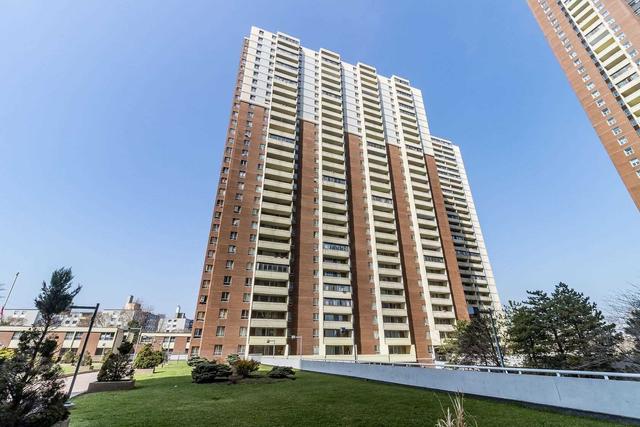 2302 - 1 Massey Sq, Condo with 2 bedrooms, 1 bathrooms and 0 parking in Toronto ON | Image 1