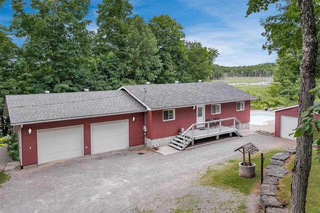 1005 Kc Dam Rd, House detached with 2 bedrooms, 3 bathrooms and 13 parking in Minden Hills ON | Image 1