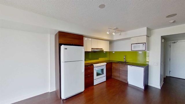 1512 - 121 Mcmahon Dr, Condo with 1 bedrooms, 1 bathrooms and 1 parking in Toronto ON | Image 2