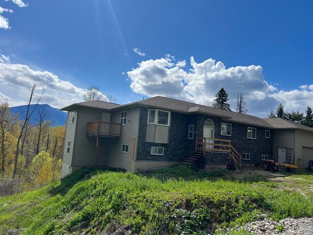 5423 Highway 3a, House detached with 4 bedrooms, 2 bathrooms and 20 parking in Central Kootenay C BC | Image 1