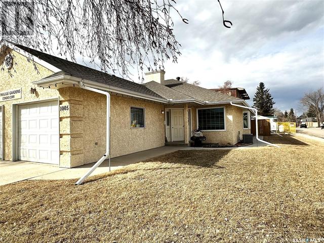1005 6th Avenue, House attached with 2 bedrooms, 3 bathrooms and null parking in Humboldt SK | Image 34