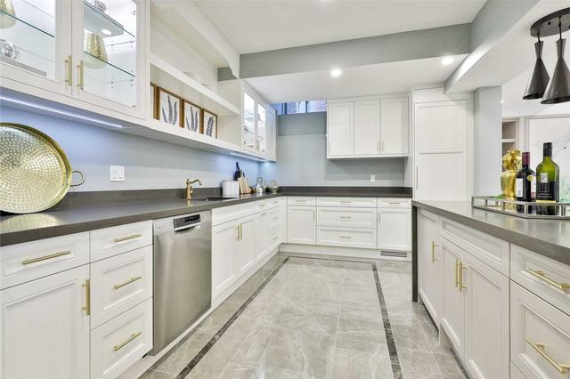 17 Daniel Cozens Crt, House detached with 4 bedrooms, 6 bathrooms and 6 parking in Toronto ON | Image 28