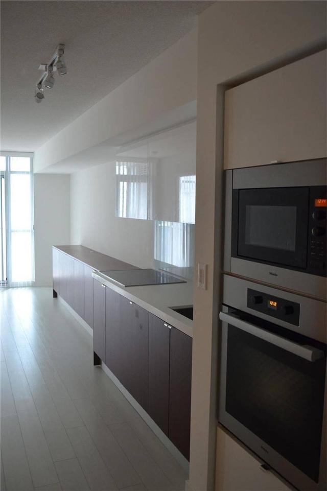 728 - 21 Iceboat Terr, Condo with 1 bedrooms, 1 bathrooms and 0 parking in Toronto ON | Image 12