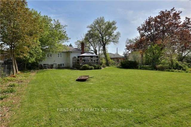180 Cocksfield Ave, House detached with 3 bedrooms, 2 bathrooms and 8 parking in Toronto ON | Image 17