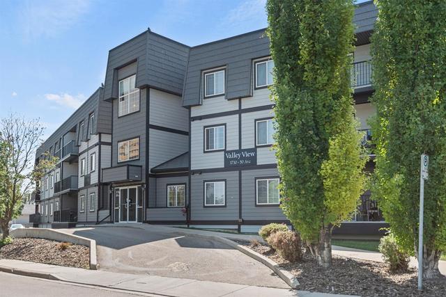 111 - 3730 50 Avenue, Condo with 2 bedrooms, 1 bathrooms and 1 parking in Red Deer AB | Image 1