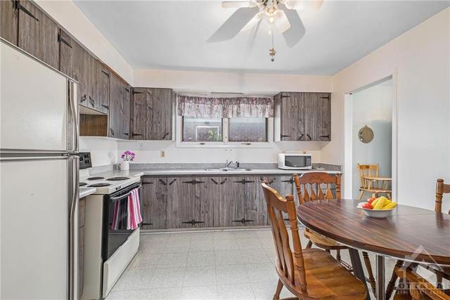 3 Lyall Street, House detached with 4 bedrooms, 3 bathrooms and 5 parking in Ottawa ON | Image 12
