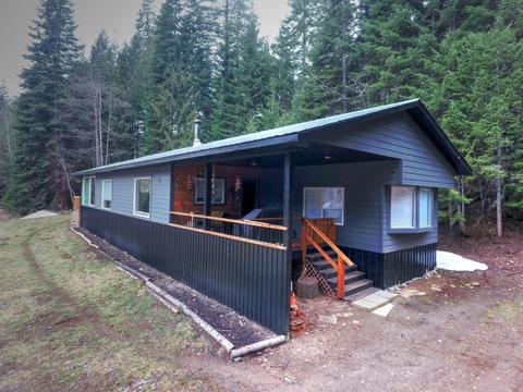 8114 Highway 6, House detached with 3 bedrooms, 1 bathrooms and 9 parking in Salmo BC | Card Image