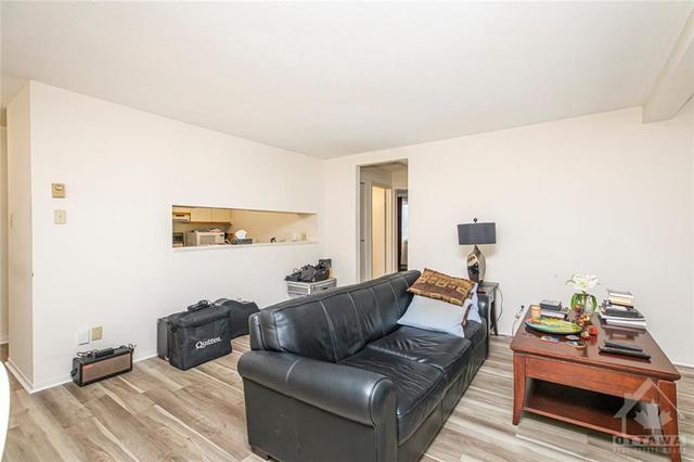 215 - 212 Viewmount Drive, Condo with 2 bedrooms, 1 bathrooms and 1 parking in Ottawa ON | Image 6