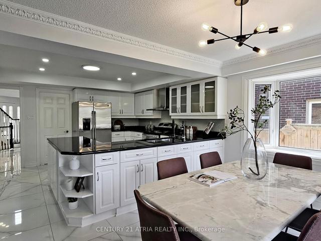 10 Fairholme Dr, House detached with 4 bedrooms, 5 bathrooms and 8 parking in Markham ON | Image 3