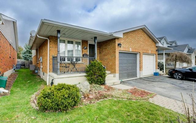 215a Inverhuron Crescent, House semidetached with 3 bedrooms, 2 bathrooms and 3 parking in Waterloo ON | Image 1