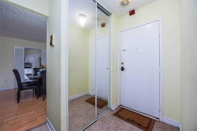 406 - 3577 Derry Rd, Condo with 2 bedrooms, 1 bathrooms and 1 parking in Mississauga ON | Image 3