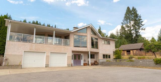 1609 Highway 3b, House detached with 4 bedrooms, 3 bathrooms and 10 parking in Fruitvale BC | Image 5