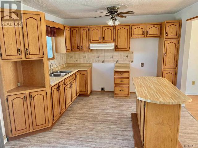 419 Buffam Dr, House detached with 4 bedrooms, 2 bathrooms and null parking in Temiskaming Shores ON | Image 2