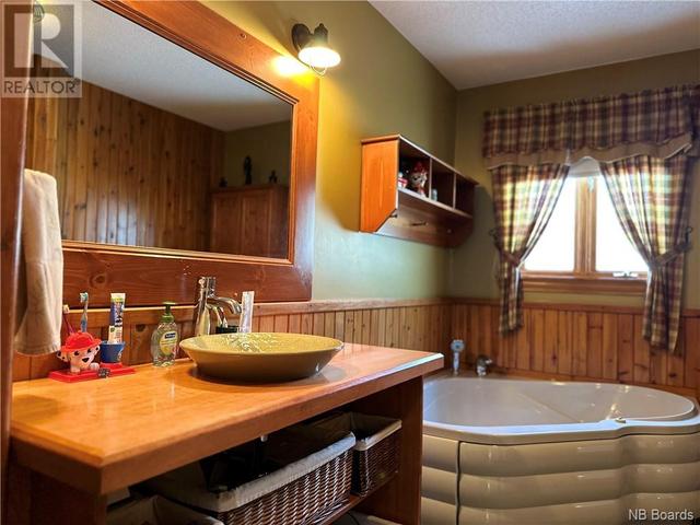 2583 - 205 Route, House detached with 4 bedrooms, 2 bathrooms and null parking in Haut Madawaska NB | Image 20