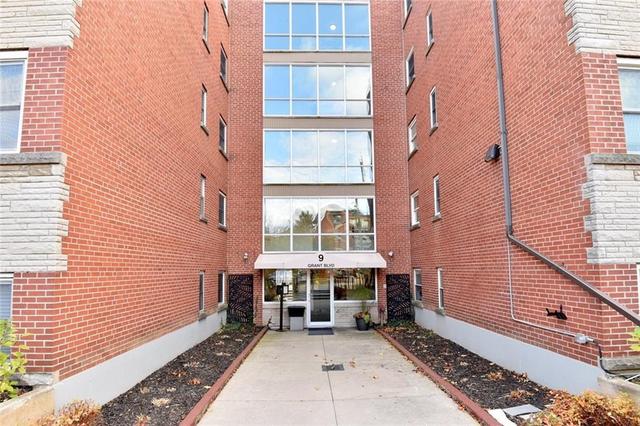 301 - 9 Grant Boulevard, Condo with 2 bedrooms, 1 bathrooms and 1 parking in Hamilton ON | Image 2