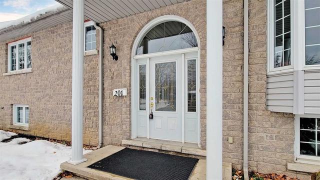 201 Bryan Crt, House detached with 2 bedrooms, 3 bathrooms and 3 parking in Collingwood ON | Image 23