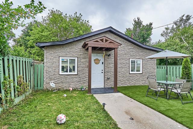 15 Knights Rd, House detached with 3 bedrooms, 2 bathrooms and 8 parking in Oshawa ON | Image 1