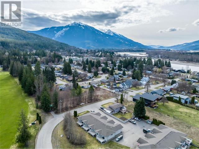 3 - 151 Columbia Park Drive, House attached with 3 bedrooms, 1 bathrooms and 2 parking in Revelstoke BC | Image 32