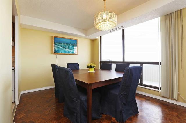 1003 - 150 Neptune Dr, Condo with 3 bedrooms, 2 bathrooms and 1 parking in Toronto ON | Image 5