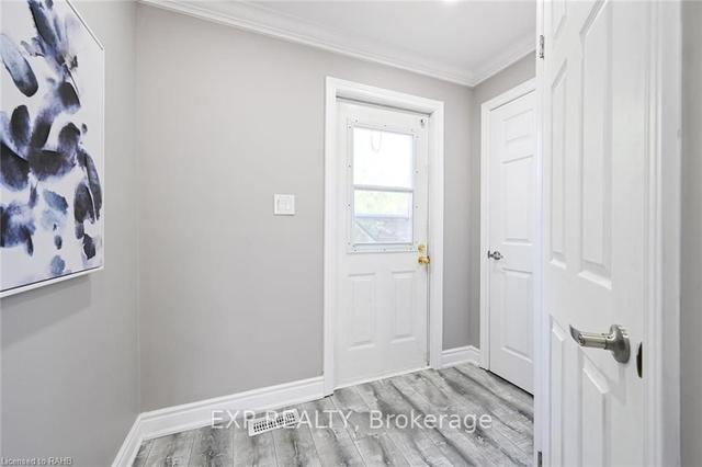 39 Walter Ave S, House detached with 3 bedrooms, 3 bathrooms and 5 parking in Hamilton ON | Image 17