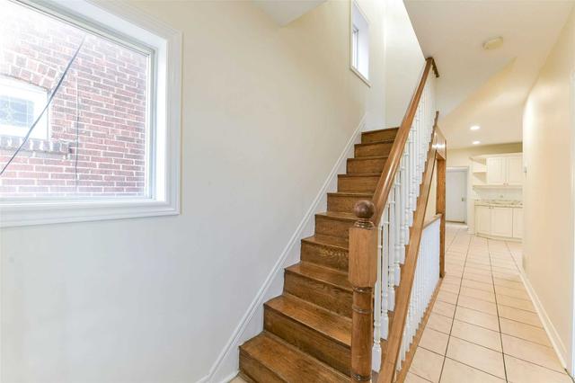 main - 713 Vaughan Rd, House detached with 3 bedrooms, 2 bathrooms and 3 parking in Toronto ON | Image 4